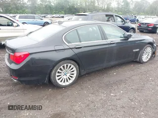 2011 BMW 7 Series 750i xDrive z VIN WBAKC6C53BC394697, wystawiony jako IAAI lot #42505414 z przebiegiem Nie podano mil oraz . Historia ofert i sprzedaży dostępna na DreamBid. Obrazek 2.