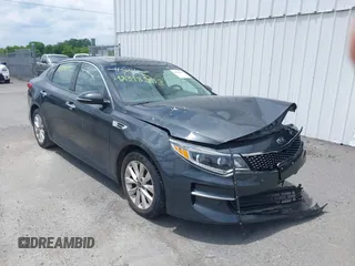 2016 Kia Optima EX z VIN 5XXGU4L34GG010877, wystawiony jako IAAI lot #42398843 z przebiegiem 157 102 mil mil oraz . Historia ofert i sprzedaży dostępna na DreamBid. Obrazek 1.