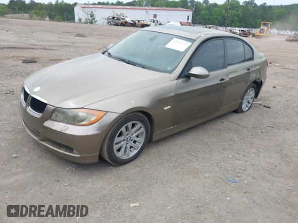 2006 BMW 3 Series 325i with VIN WBAVB13556PT20800, listed as a IAAI auction lot 42072125 with 183,274 mi miles. Bid and sale history available at carsss.com. Image 2.