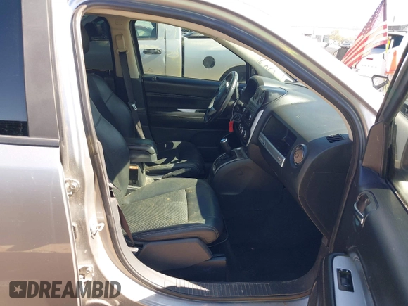 2016 Jeep Compass High Altitude z VIN 1C4NJCEA8GD773887, wystawiony jako IAAI lot #42157692 z przebiegiem 87 548 mil mil oraz . Historia ofert i sprzedaży dostępna na DreamBid. Obrazek 5.