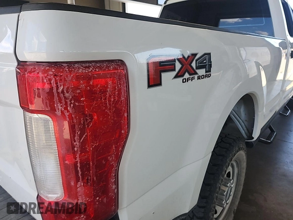2019 Ford F-250 XL with VIN 1FT7W2B65KEE40165, listed as a IAAI auction lot 42727924 with 182,010 mi miles and . Bid and sale history available at DreamBid. Image 2.