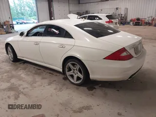 2008 Mercedes-Benz CLS 550 z VIN WDDDJ72XX8A130056, wystawiony jako IAAI lot #42457945 z przebiegiem 111 662 mil mil oraz . Historia ofert i sprzedaży dostępna na DreamBid. Obrazek 3.
