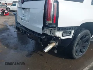 2020 Cadillac Escalade Luxury z VIN 1GYS3BKJ3LR144735, wystawiony jako IAAI lot #42161511 z przebiegiem 77 990 mil mil oraz . Historia ofert i sprzedaży dostępna na DreamBid. Obrazek 6.