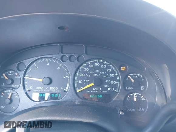 2000 Chevrolet Blazer LT z VIN 1GNDT13W0Y2353621, wystawiony jako IAAI lot #42053605 z przebiegiem 164 160 mil mil oraz . Historia ofert i sprzedaży dostępna na DreamBid. Obrazek 7.