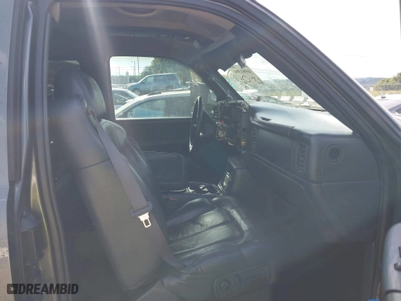 2001 Chevrolet Silverado 1500 LT with VIN 1GCEK19T91Z248375, listed as a IAAI auction lot 40061304 with 1 mi miles. Bid and sale history available at carsss.com. Image 5.