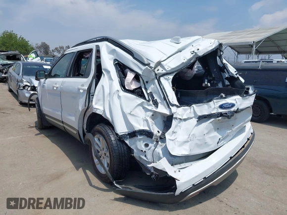2017 Ford Explorer XLT with VIN 1FM5K7D89HGC85465, listed as a IAAI auction lot 42151342 with Not provided miles and . Bid and sale history available at DreamBid. Image 3.