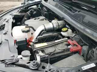 2019 Buick Encore Essence z VIN KL4CJCSM3KB745807, wystawiony jako IAAI lot #42621763 z przebiegiem 13 823 mil mil oraz . Historia ofert i sprzedaży dostępna na DreamBid. Obrazek 20.
