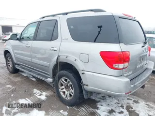 2005 Toyota Sequoia SR5 with VIN 5TDBT44A95S257043, listed as a IAAI auction lot 41562983 with 213,197 mi miles and . Bid and sale history available at DreamBid. Image 3.