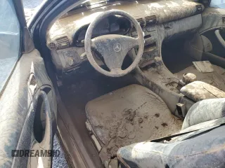 2003 Mercedes-Benz C 230 Kompressor z VIN WDBRN40J43A455536, wystawiony jako Copart lot #74631624 z przebiegiem Nie podano mil oraz Szkoda całkowita • Salvage title. Historia ofert i sprzedaży dostępna na DreamBid. Obrazek 8.