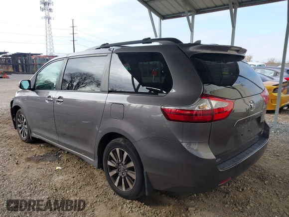 2018 Toyota Sienna XLE with VIN 5TDDZ3DC8JS207490, listed as a IAAI auction lot 40890775 with 97,260 mi miles. Bid and sale history available at carsss.com. Image 15.