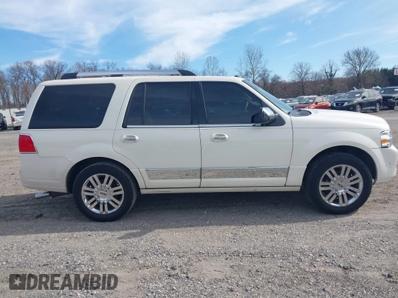 2007 Lincoln Navigator z VIN 5LMFU28547LJ04440, wystawiony jako IAAI lot #41839931 z przebiegiem 142 822 mil mil oraz . Historia ofert i sprzedaży dostępna na DreamBid. Obrazek 13.