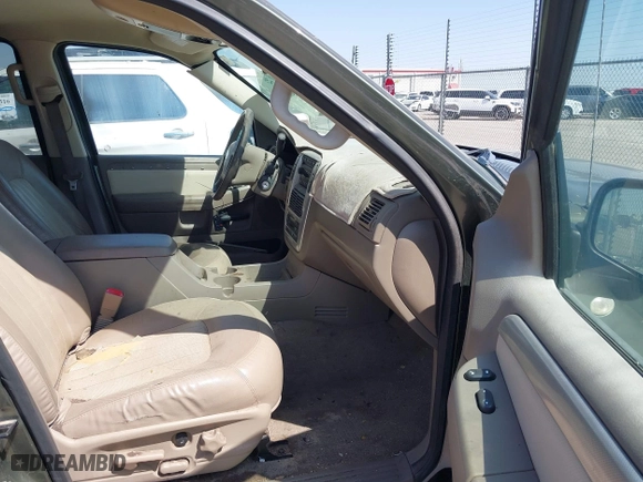 2003 Mercury Mountaineer Convenience with VIN 4M2ZU86K03ZJ05795, listed as a IAAI auction lot 42034035 with 204,332 mi miles. Bid and sale history available at carsss.com. Image 5.