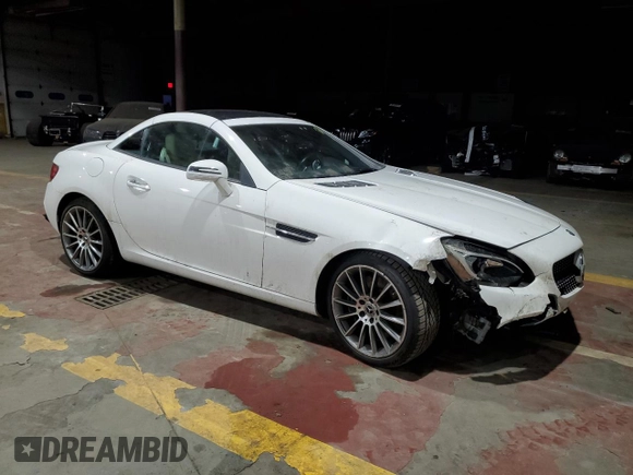 2017 Mercedes-Benz SLC 300 z VIN WDDPK3JA3HF140463, wystawiony jako Copart lot #86628104 z przebiegiem 57 769 mil mil oraz Szkoda całkowita • Salvage title. Historia ofert i sprzedaży dostępna na DreamBid. Obrazek 4.