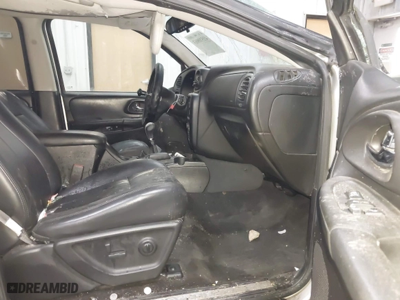 2005 Chevrolet TrailBlazer LT with VIN 1GNDT13SX52357796, listed as a IAAI auction lot 41510963 with 218,766 mi miles. Bid and sale history available at carsss.com. Image 5.