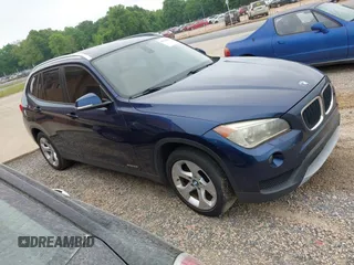 2014 BMW X1 sDrive28i with VIN WBAVM1C5XEVW48587, listed as a IAAI auction lot 42123013 with 135,394 mi miles. Bid and sale history available at carsss.com. Image 1.