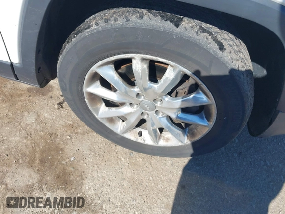 2015 Jeep Cherokee Limited with VIN 1C4PJMDB2FW545430, listed as a IAAI auction lot 41822780 with 135,639 mi miles. Bid and sale history available at carsss.com. Image 12.