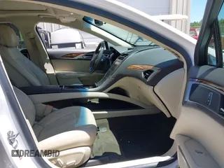 2014 Lincoln MKZ z VIN 3LN6L2GK6ER817934, wystawiony jako IAAI lot #42320672 z przebiegiem 103 710 mil mil oraz . Historia ofert i sprzedaży dostępna na DreamBid. Obrazek 5.