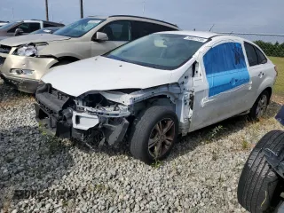 2013 Ford Focus SE z VIN 1FADP3F23DL359358, wystawiony jako Copart lot #56627735 z przebiegiem 102 875 mil mil oraz Nie do naprawy • Non repairable. Historia ofert i sprzedaży dostępna na DreamBid. Obrazek 1.