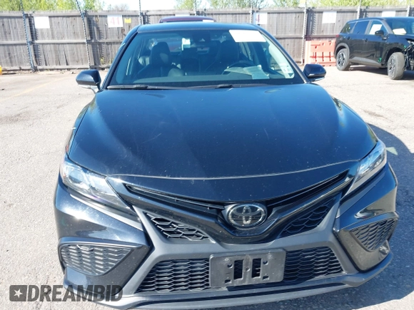 2022 Toyota Camry SE with VIN 4T1G11AK1NU688670, listed as a IAAI auction lot 42168847 with 54,975 mi miles. Bid and sale history available at carsss.com. Image 12.
