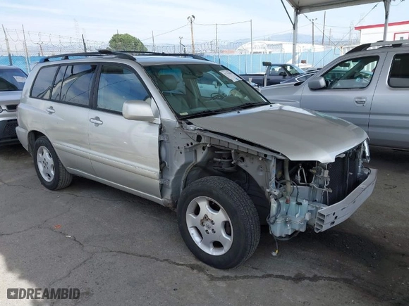 2004 Toyota Highlander with VIN JTEDP21A740036530, listed as a IAAI auction lot 41755851 with 184,088 mi miles. Bid and sale history available at carsss.com. Image 1.