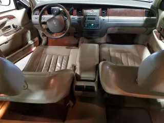 2007 Lincoln Town Car Signature с VIN 1LNHM81V97Y631594, выставлен на аукционе Copart как лот 54314315 с пробегом 293 930 миль миль и Списание • Salvage title. История ставок и продаж доступна на DreamBid. Изображение 8.