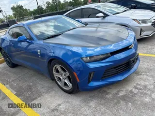 2017 Chevrolet Camaro 1LT z VIN 1G1FB1RX2H0119618, wystawiony jako Copart lot #57605755 z przebiegiem 72 781 mil mil oraz Czysty tytuł • Clean title. Historia ofert i sprzedaży dostępna na DreamBid. Obrazek 1.