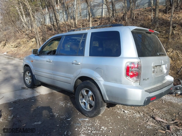 2006 Honda Pilot EX-L with RES with VIN 5FNYF28696B013992, listed as a IAAI auction lot 41853969 with 258,069 mi miles. Bid and sale history available at carsss.com. Image 3.