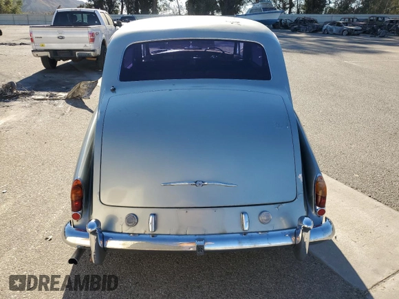 1966 Rolls-Royce Phantom z VIN 5VE47, wystawiony jako Copart lot #81837974 z przebiegiem 82 606 mil mil oraz Tytuł czysty. Historia ofert i sprzedaży dostępna na DreamBid. Obrazek 6.