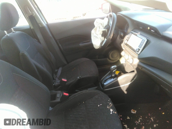 2022 Nissan Kicks S z VIN 3N1CP5BV7NL522054, wystawiony jako IAAI lot #42445264 z przebiegiem 42 648 mil mil oraz . Historia ofert i sprzedaży dostępna na DreamBid. Obrazek 5.