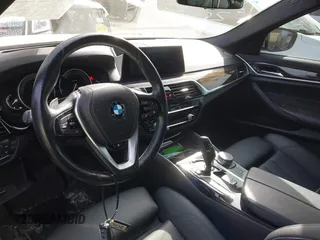2019 BMW 5 Series 530i xDrive z VIN WBAJA7C52KWW48938, wystawiony jako IAAI lot #41588191 z przebiegiem 50 052 mil mil oraz . Historia ofert i sprzedaży dostępna na DreamBid. Obrazek 5.