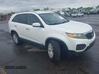 2011 Kia Sorento LX with VIN 5XYKTDA23BG060231, listed as a IAAI auction lot 42142538 with 166,884 mi miles. Bid and sale history available at carsss.com. Image 1.