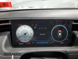 2024 Hyundai Santa Cruz SEL z VIN 5NTJCDAE1RH079788, wystawiony jako Copart lot #43616065 z przebiegiem 25 897 mil mil oraz Szkoda całkowita • Salvage title. Historia ofert i sprzedaży dostępna na DreamBid. Obrazek 9.