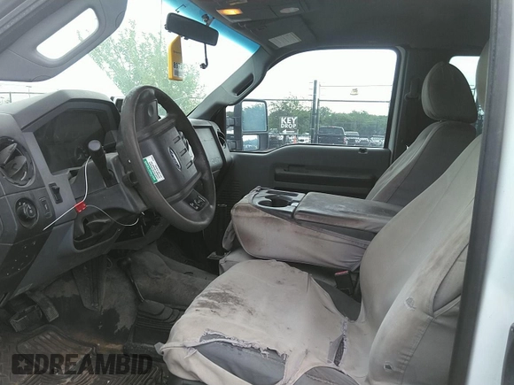 2011 Ford F-250 XL z VIN 1FT7X2B65BEC07691, wystawiony jako IAAI lot #42906795 z przebiegiem 353 932 mil mil oraz . Historia ofert i sprzedaży dostępna na DreamBid. Obrazek 3.