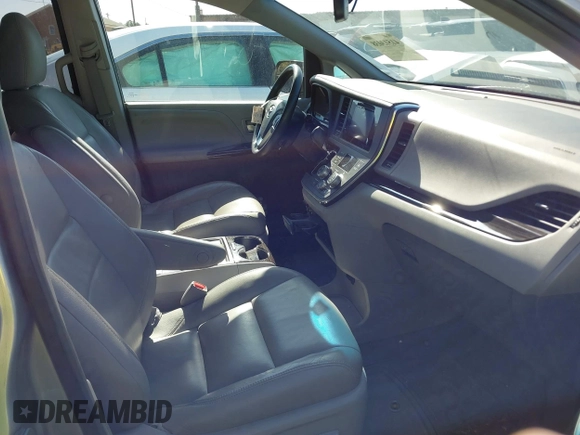 2016 Toyota Sienna XLE with VIN 5TDYK3DC4GS739785, listed as a IAAI auction lot 41513038 with 71,935 mi miles. Bid and sale history available at carsss.com. Image 5.