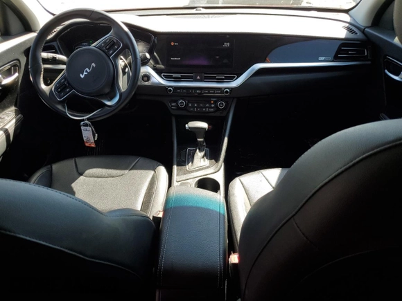 2022 Kia Niro Touring SE with VIN KNDCC3LCXN5532572, listed as a Copart auction lot 67485494 with 27,554 mi miles and Salvage Title. Bid and sale history available at carsss.com. Image 8.
