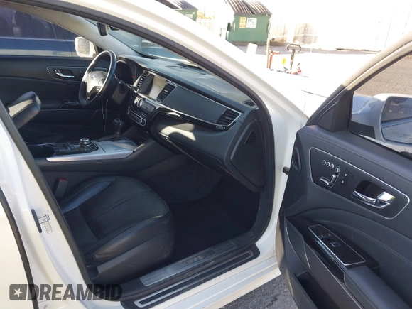 2015 Kia K900 Premium with VIN KNALU4D48F6026659, listed as a IAAI auction lot 41390604 with 70,955 mi miles. Bid and sale history available at carsss.com. Image 5.