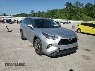 2022 Toyota Highlander XLE z VIN 5TDGZRBH8NS225766, wystawiony jako Copart lot #52007235 z przebiegiem 88 505 mil mil oraz Czysty tytuł • Clean title. Historia ofert i sprzedaży dostępna na DreamBid. Obrazek 12.