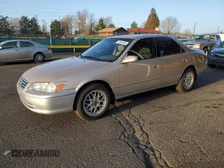 2001 Toyota Camry LE z VIN JT2BF28K110315926, wystawiony jako Copart lot #52604885 z przebiegiem 149 060 mil mil oraz Szkoda całkowita • Salvage title. Historia ofert i sprzedaży dostępna na DreamBid. Obrazek 1.