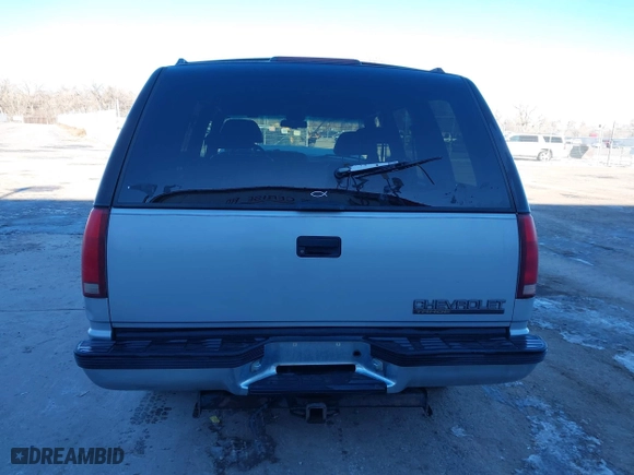 1996 Chevrolet Tahoe with VIN 1GNEK13R3TJ318572, listed as a IAAI auction lot 41419555 with 199,201 mi miles. Bid and sale history available at carsss.com. Image 16.
