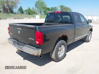2008 Dodge 1500 SLT z VIN 1D7HU18218S571053, wystawiony jako IAAI lot #42249504 z przebiegiem 177 545 mil mil oraz . Historia ofert i sprzedaży dostępna na DreamBid. Obrazek 4.