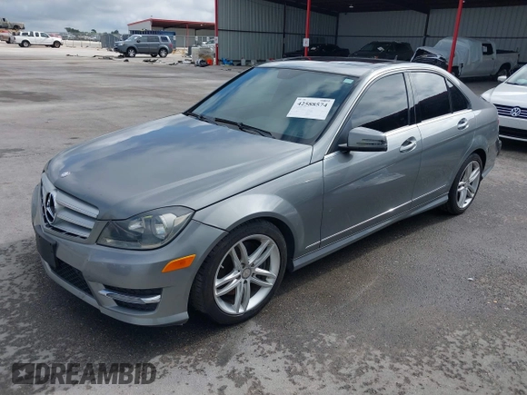 2013 Mercedes-Benz C 300 Sport с VIN WDDGF8AB2DR242498, выставлен на аукционе IAAI как лот 42588574 с пробегом 143 898 миль миль и . История ставок и продаж доступна на DreamBid. Изображение 2.