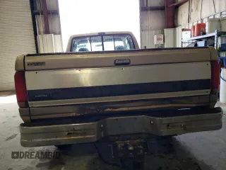 1992 Ford F-250 with VIN 1FTHX26MXNKA05058, listed as a Copart auction lot 46181044 with 200,145 mi miles and Salvage Title. Bid and sale history available at carsss.com. Image 6.