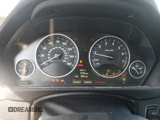 2013 BMW 3 Series 328i xDrive с VIN WBA3B5G53DNS02245, выставлен на аукционе Copart как лот 61544095 с пробегом 123 425 миль миль и Списание • Salvage title. История ставок и продаж доступна на DreamBid. Изображение 9.