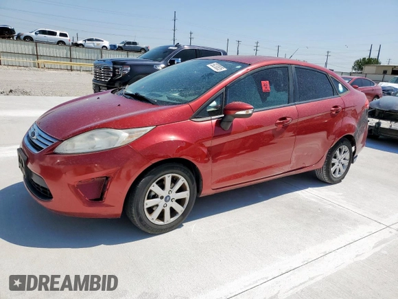 2013 Ford Fiesta SE z VIN 3FADP4BJXDM193759, wystawiony jako Copart lot #58230835 z przebiegiem 174 158 mil mil oraz Czysty tytuł • Clean title. Historia ofert i sprzedaży dostępna na DreamBid. Obrazek 1.
