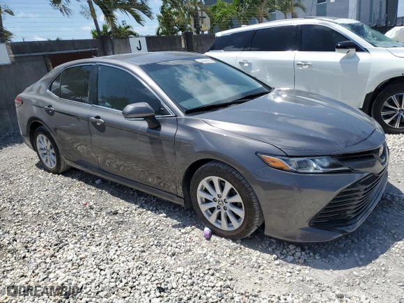 2020 Toyota Camry LE with VIN 4T1C11AK9LU370825, listed as a Copart auction lot 52032905 with 89,943 mi miles and Clean Title. Bid and sale history available at carsss.com. Image 4.