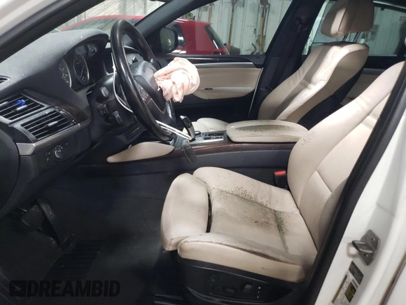 2013 BMW X6 xDrive50i z VIN 5UXFG8C53DL591536, wystawiony jako Copart lot #82219394 z przebiegiem 191 439 mil mil oraz Szkoda całkowita • Salvage title. Historia ofert i sprzedaży dostępna na DreamBid. Obrazek 7.
