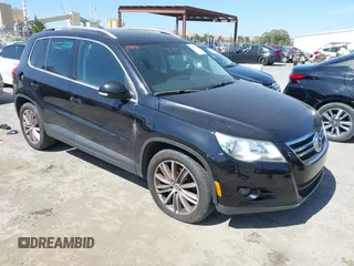 2011 Volkswagen Tiguan SEL z VIN WVGBV7AX2BW501353, wystawiony jako IAAI lot #42533303 z przebiegiem 110 567 mil mil oraz . Historia ofert i sprzedaży dostępna na DreamBid. Obrazek 1.