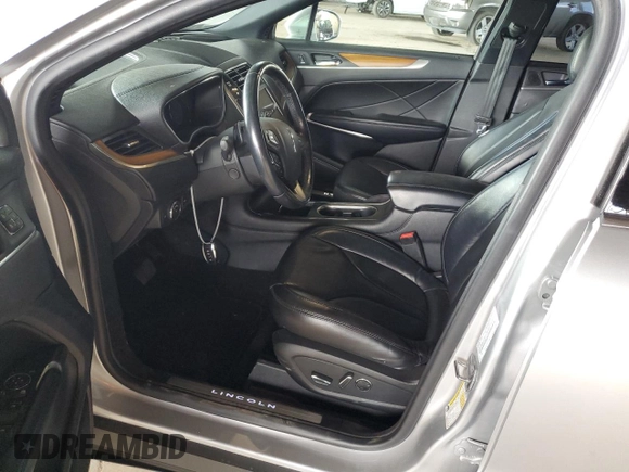 2019 Lincoln MKC Reserve with VIN 5LMTJ3DH4KUL37593, listed as a Copart auction lot 53260965 with 72,645 mi miles and Salvage title. Bid and sale history available at DreamBid. Image 7.