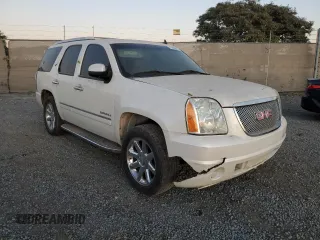 2014 GMC Yukon Denali z VIN 1GKS1EEF7ER180648, wystawiony jako Copart lot #79656084 z przebiegiem Nie podano mil oraz Szkoda całkowita • Salvage title. Historia ofert i sprzedaży dostępna na DreamBid. Obrazek 4.