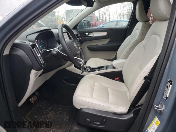 2021 Volvo XC40 Momentum with VIN YV4162UK9M2446794, listed as a Copart auction lot 43543885 with 67,921 mi miles and Salvage Title. Bid and sale history available at DreamBid. Image 7.
